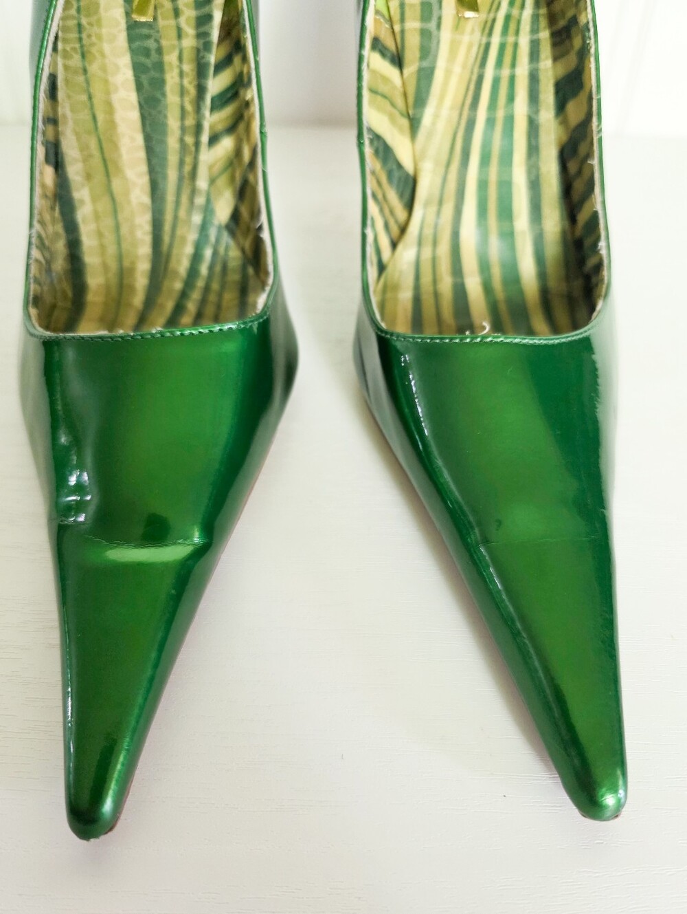 Michael Antonio Metallic Glossy Green Pointy Toe Heeled Pumps - Picture 4 of 13